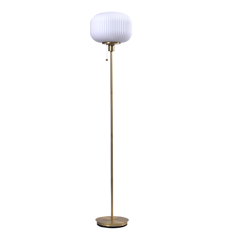 Metallum simplex mensa lucerna