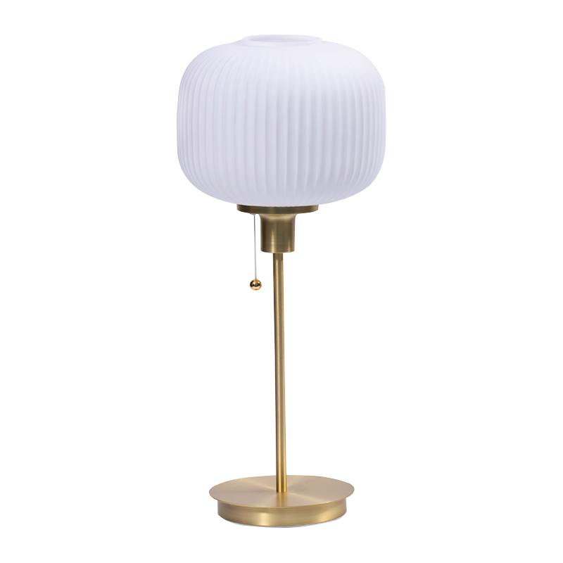 Metallum simplex mensa lucerna