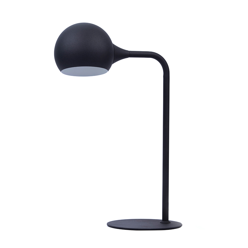 Metallum simplex mensa lucerna